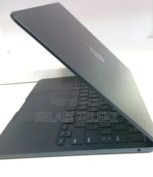 New Laptop Apple MacBook Air 2022 M2 8GB Apple M2 SSD 256GB