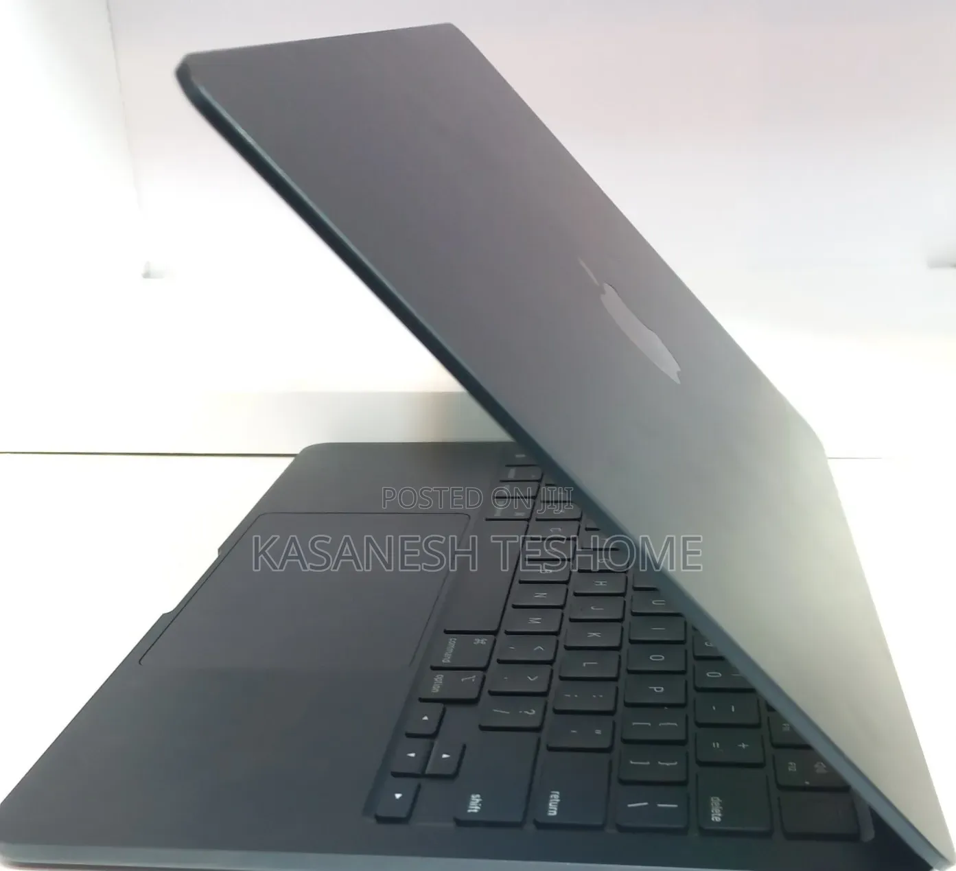 New Laptop Apple MacBook Air 2022 M2 8GB Intel Core 2 Quad SSD 256GB