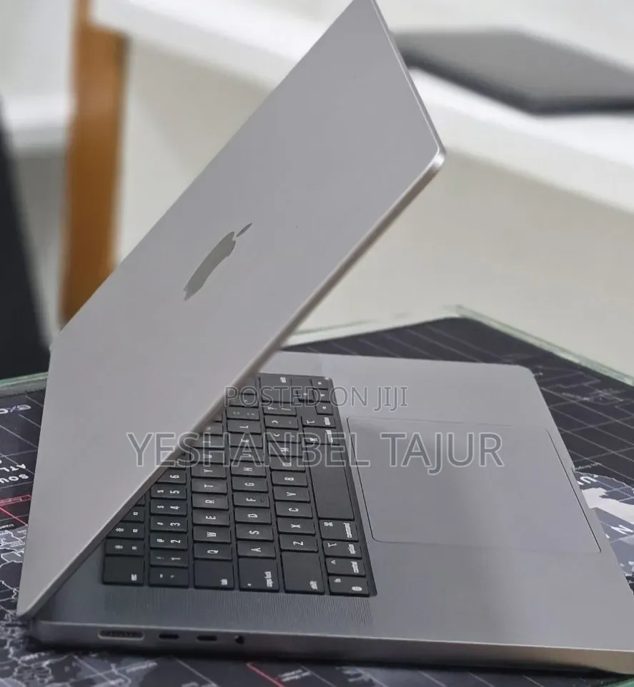 New Laptop Apple MacBook Pro 2023 M2 16GB Apple M2 SSD 512GB