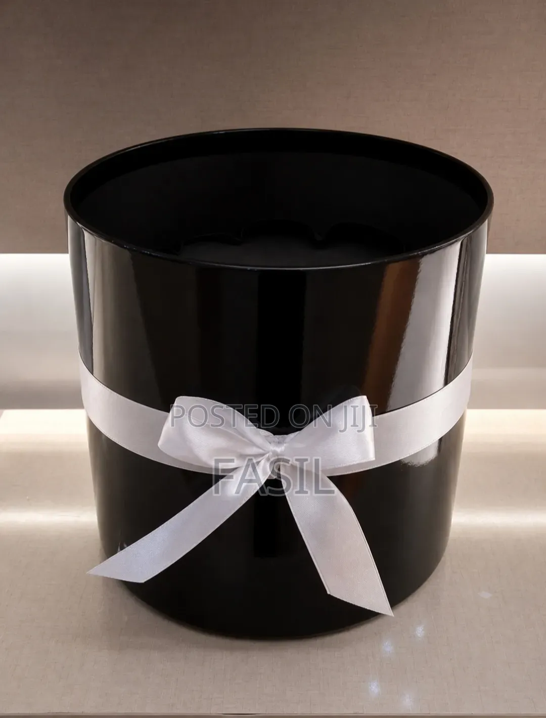 Handmade Decorative Flower Vase – Black & White