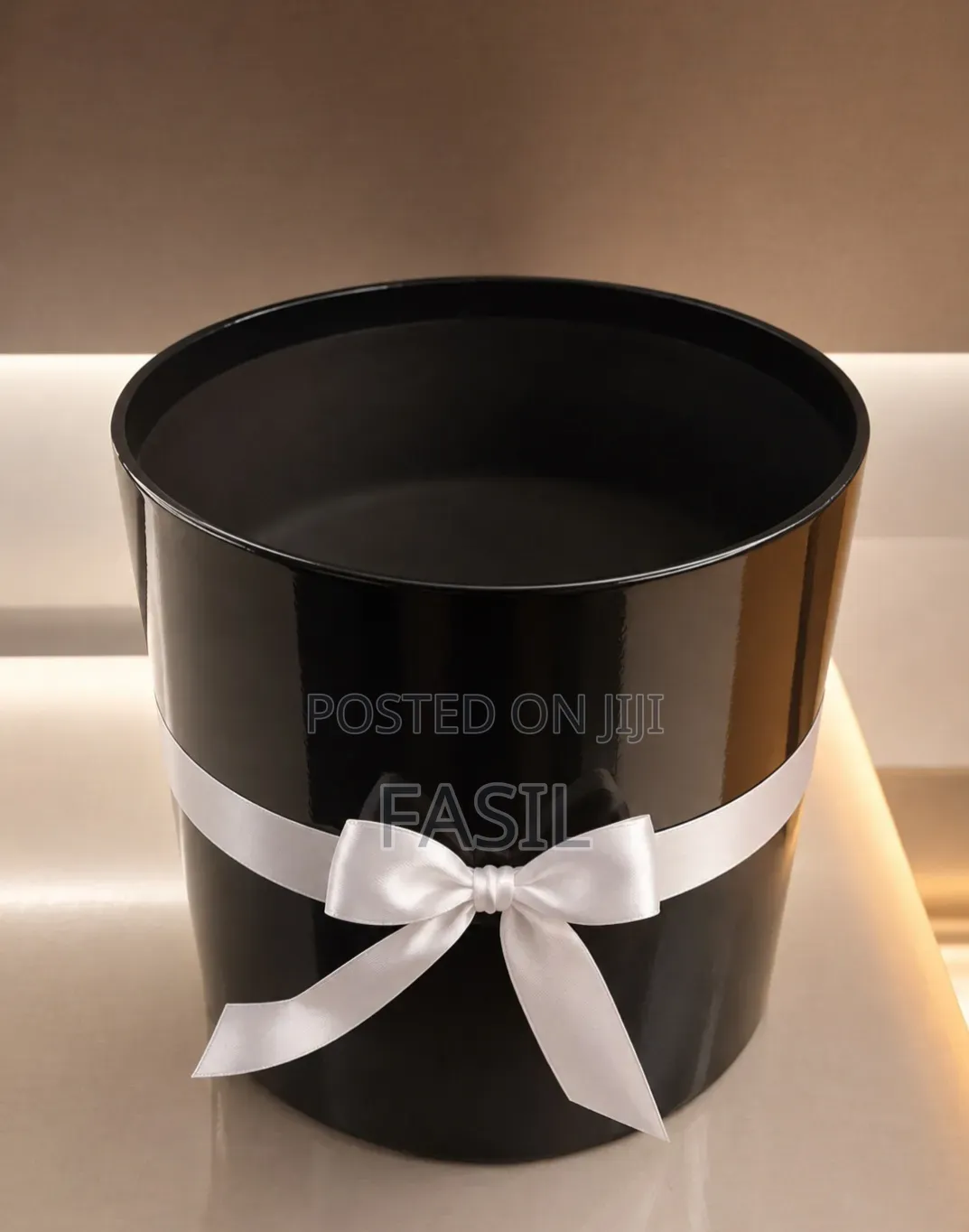Handmade Decorative Flower Vase – Black & White