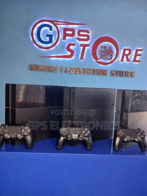 PS4 FAT ልዩ የGaming ጥቅል ከ2 Original Joystick ጋር