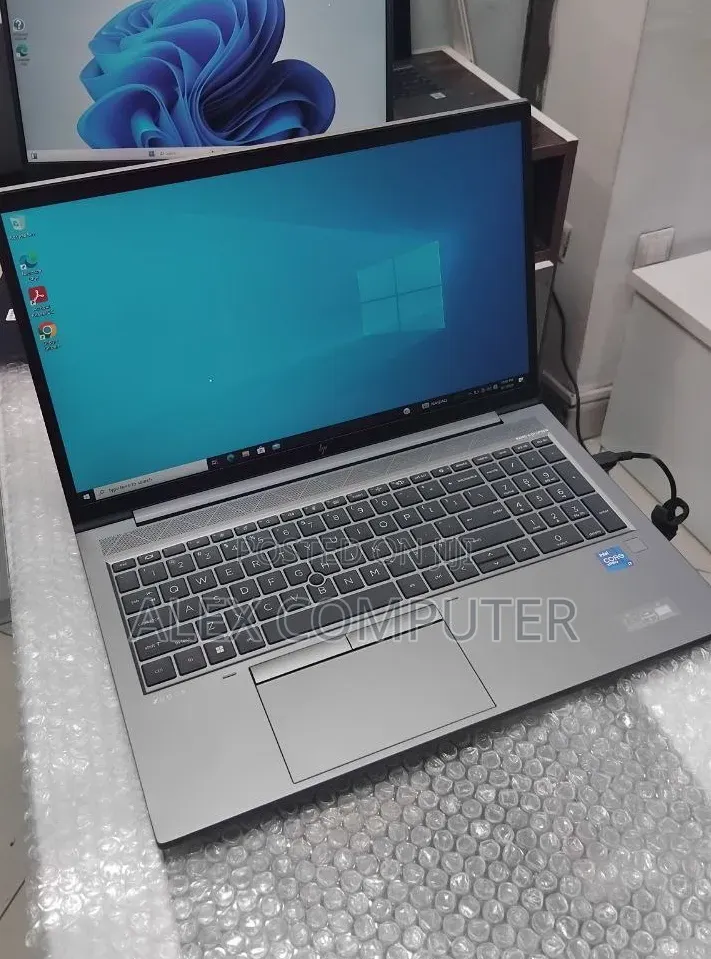 New Laptop HP ZBook Firefly G8 16GB Intel Core i7 HDD+SSD 512GB