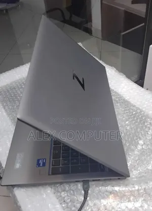 New Laptop HP ZBook Firefly G8 16GB Intel Core i7 HDD+SSD 512GB