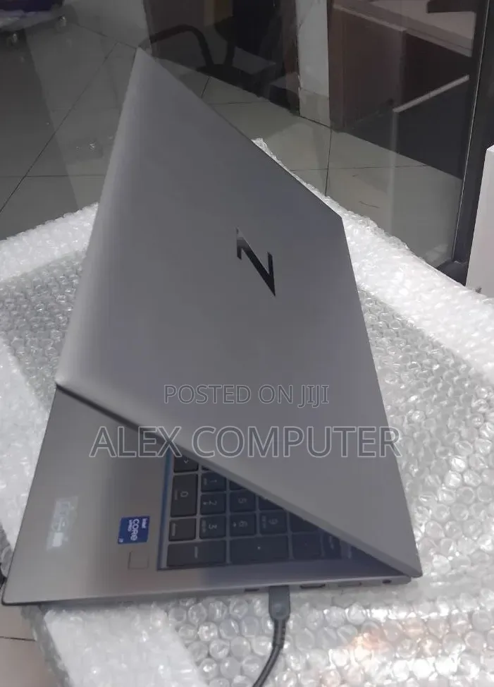 New Laptop HP ZBook Firefly G8 16GB Intel Core i7 HDD+SSD 512GB