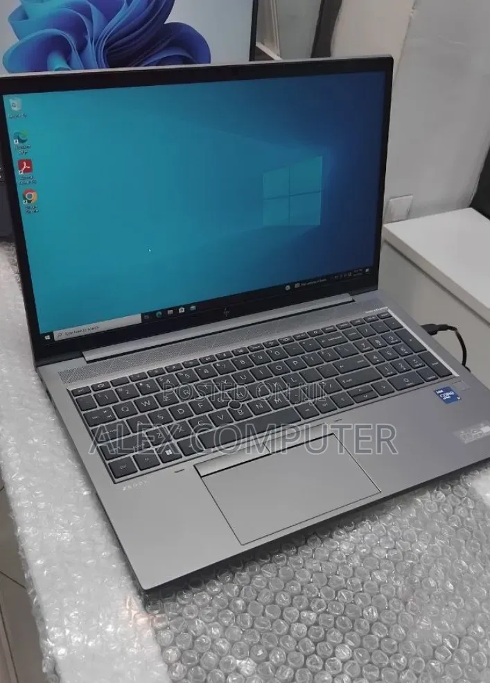 New Laptop HP ZBook Firefly G8 16GB Intel Core i7 HDD+SSD 512GB