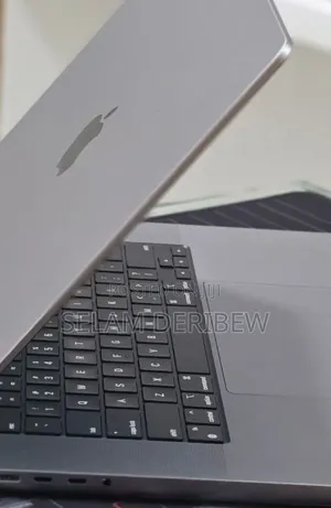 New Laptop Apple MacBook Pro 2023 M2 16GB Apple M2 SSD 512GB