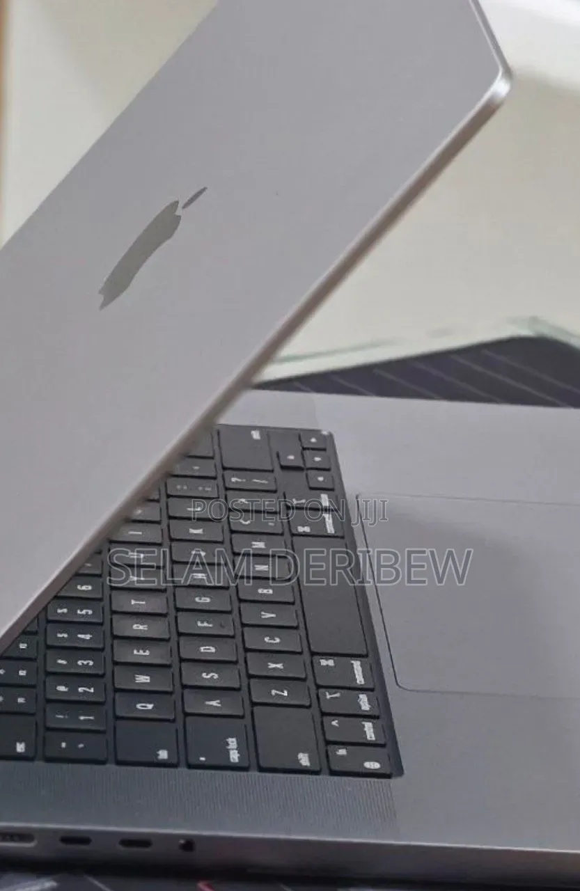 New Laptop Apple MacBook Pro 2023 M2 16GB Apple M2 SSD 512GB