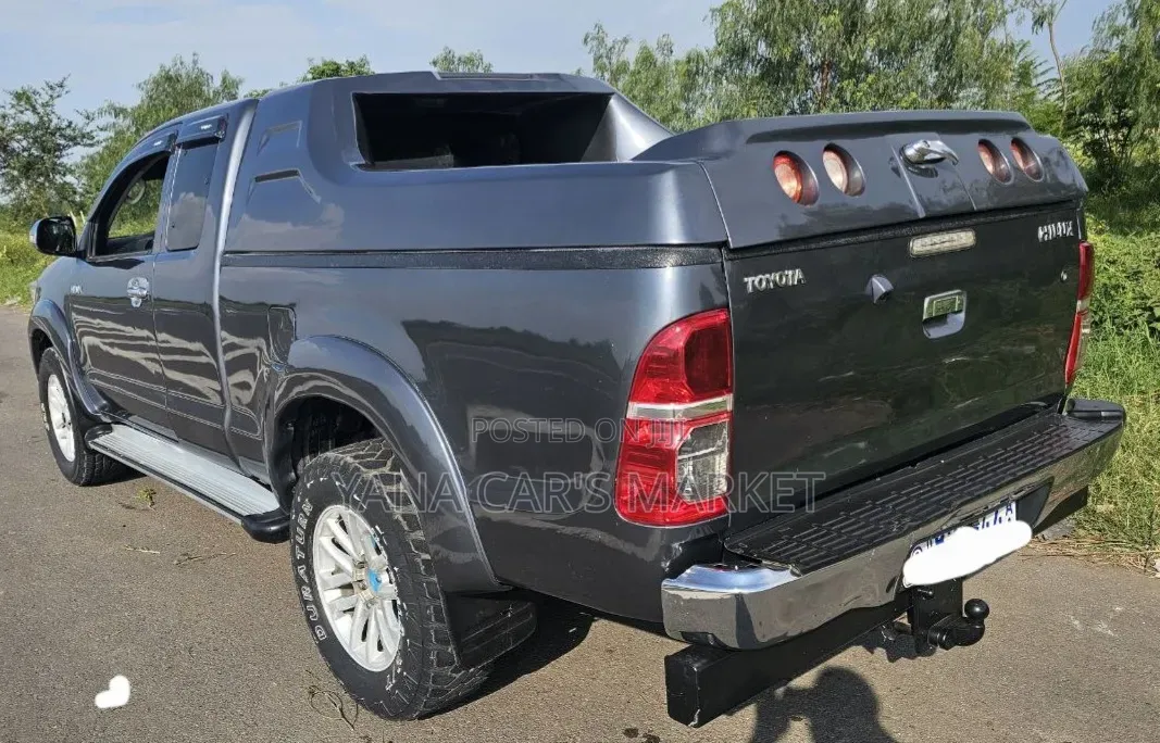 Toyota Hilux 2012 Black