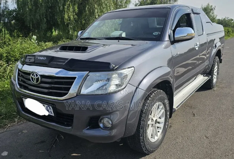 Toyota Hilux 2012 Black