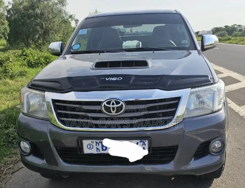 Toyota Hilux 2012 Black
