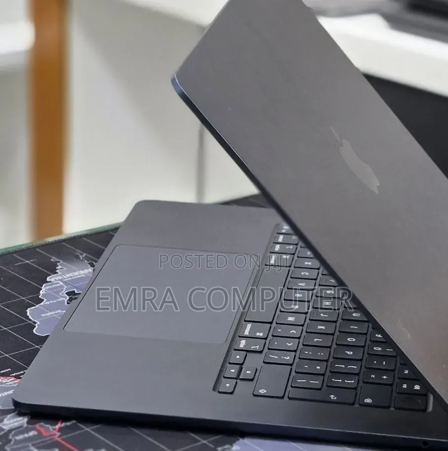 New Laptop Apple MacBook Air 2025 M4 16GB Apple M4 SSD 256GB