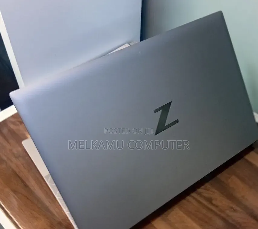 New Laptop HP ZBook Firefly 14 G7 16GB Intel Core i7 SSD 512GB