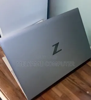 New Laptop HP ZBook Firefly 14 G7 16GB Intel Core i7 SSD 512GB