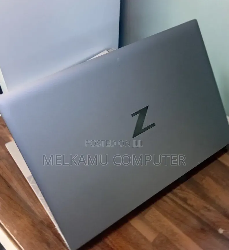 New Laptop HP ZBook Firefly 14 G7 16GB Intel Core i7 SSD 512GB