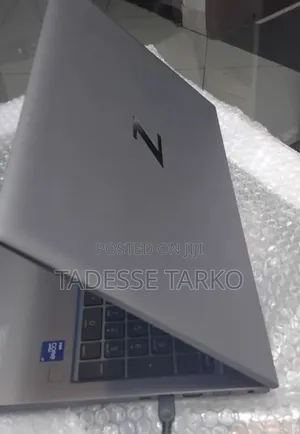 New Laptop HP ZBook Firefly G8 16GB Intel Core i7 SSD 512GB