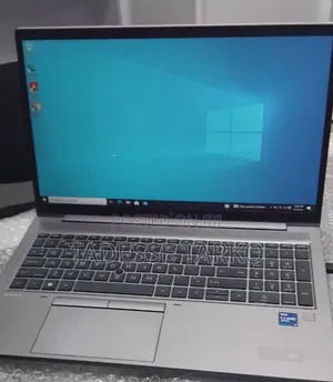 New Laptop HP ZBook Firefly G8 16GB Intel Core i7 SSD 512GB