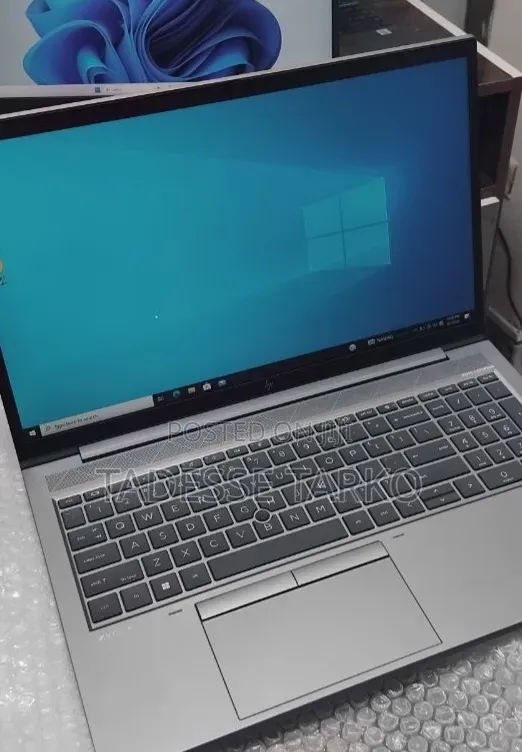 New Laptop HP ZBook Firefly G8 16GB Intel Core i7 SSD 512GB