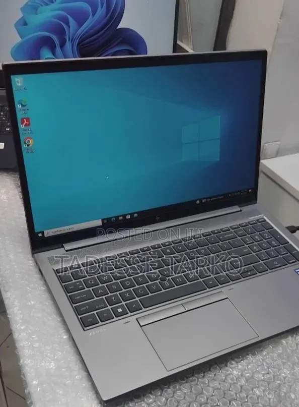 New Laptop HP ZBook Firefly G8 16GB Intel Core i7 SSD 512GB