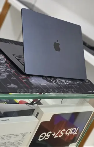 New Laptop Apple MacBook Air 2025 M4 16GB AMD A8 SSD 256GB