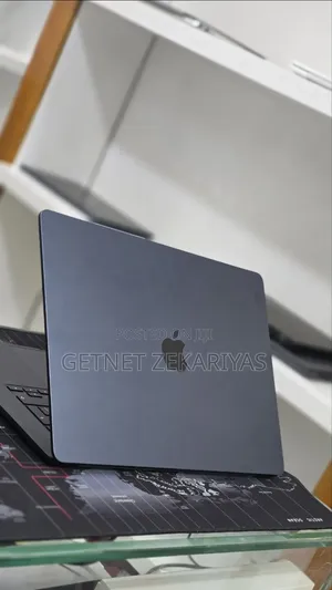 New Laptop Apple MacBook Air 2025 M4 16GB AMD A8 SSD 256GB