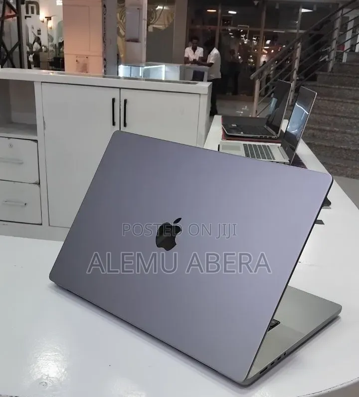 New Laptop Apple MacBook Pro 2021 M1 32GB Apple M1 Pro SSD 1T