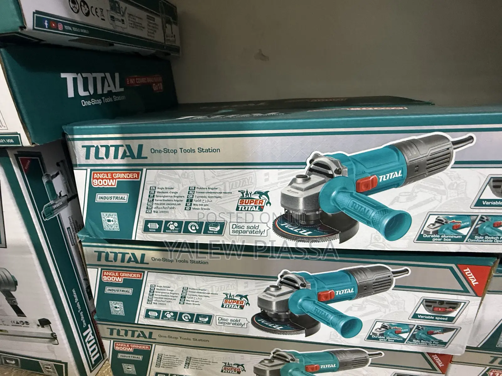 TOTAL 900W Industrial Angle Grinder