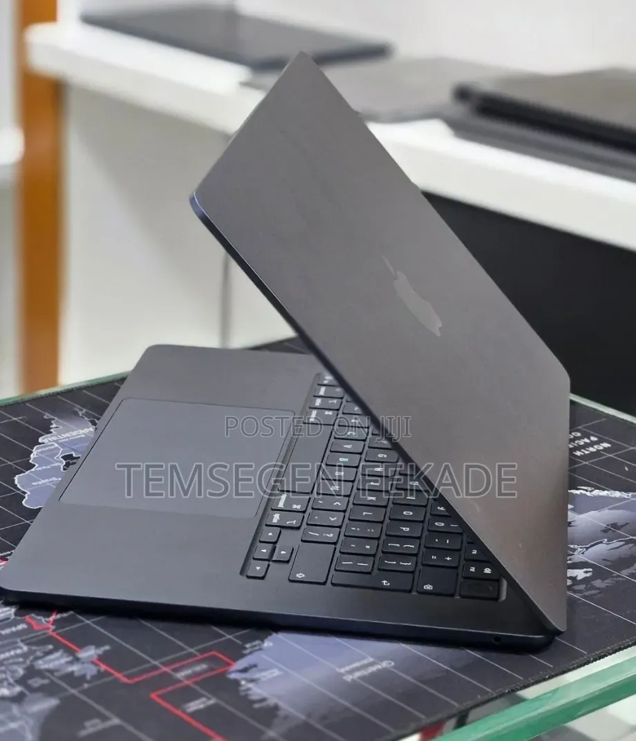 New Laptop Apple MacBook Air 2025 M4 16GB Apple M4 SSD 256GB