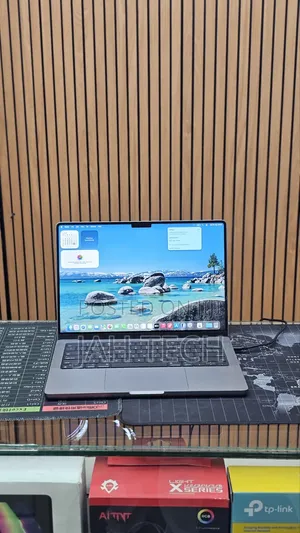 New Laptop Apple MacBook Pro 2021 M1 16GB Apple M1 Pro SSD 512GB