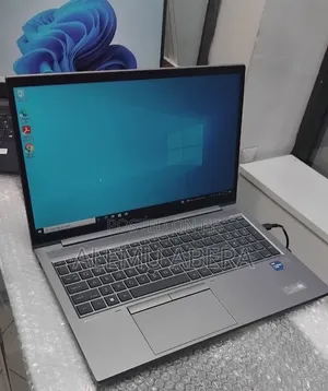 New Laptop HP ZBook Firefly G8 16GB Intel Core i7 SSD 512GB