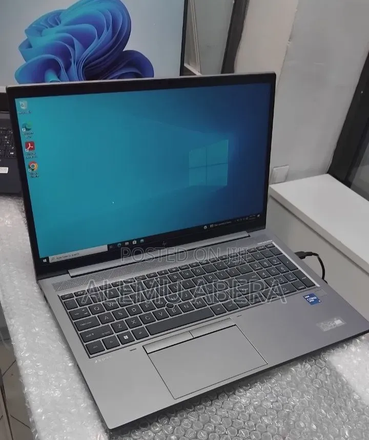 New Laptop HP ZBook Firefly G8 16GB Intel Core i7 SSD 512GB