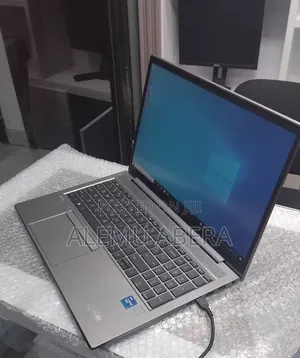 New Laptop HP ZBook Firefly G8 16GB Intel Core i7 SSD 512GB