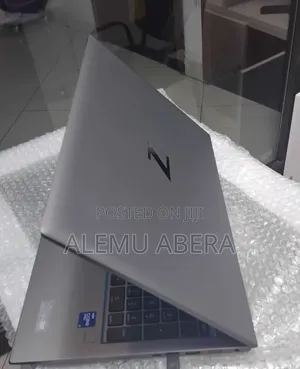 New Laptop HP ZBook Firefly G8 16GB Intel Core i7 SSD 512GB