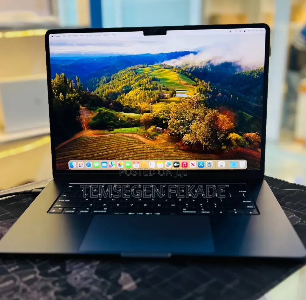 New Laptop Apple MacBook Air 2024 M3 8GB Apple M3 SSD 256GB