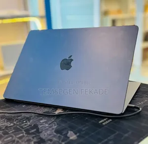 New Laptop Apple MacBook Air 2024 M3 8GB Apple M3 SSD 256GB