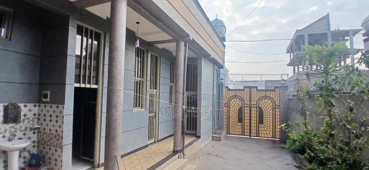 Furnished 2bdrm House in ዱካም, Oromia-Finfinne for sale