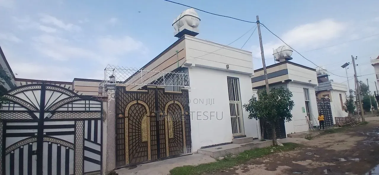 Furnished 2bdrm House in ዱካም, Oromia-Finfinne for sale