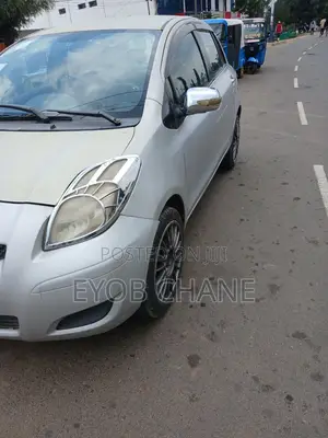 Toyota Yaris 2010 Silver