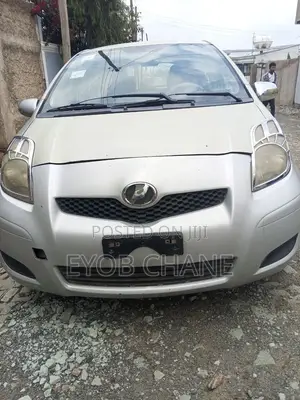 Toyota Yaris 2010 Silver