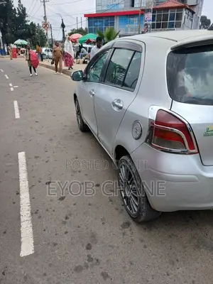 Toyota Yaris 2010 Silver