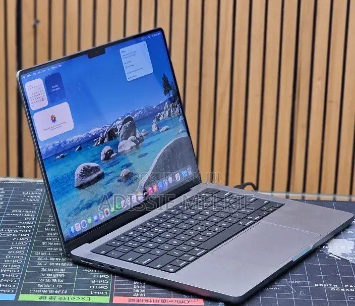 New Laptop Apple MacBook 16GB Apple M1 Pro SSD 512GB