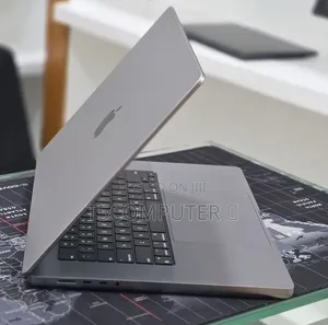New Laptop Apple MacBook Pro 2022 M2 16GB Apple M2 SSD 512GB