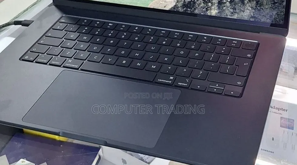 New Laptop Apple MacBook Air 2025 M4 16GB Intel Core i7 SSD 256GB