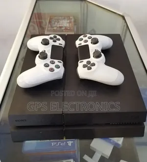 የPS4 FAT ልዩ ማቅረቢያ – 6 Games እና 2 Joystick