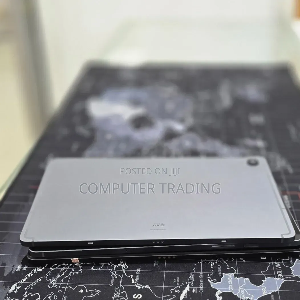 New Laptop Samsung NF110 6GB Intel Core i5 SSD 128GB