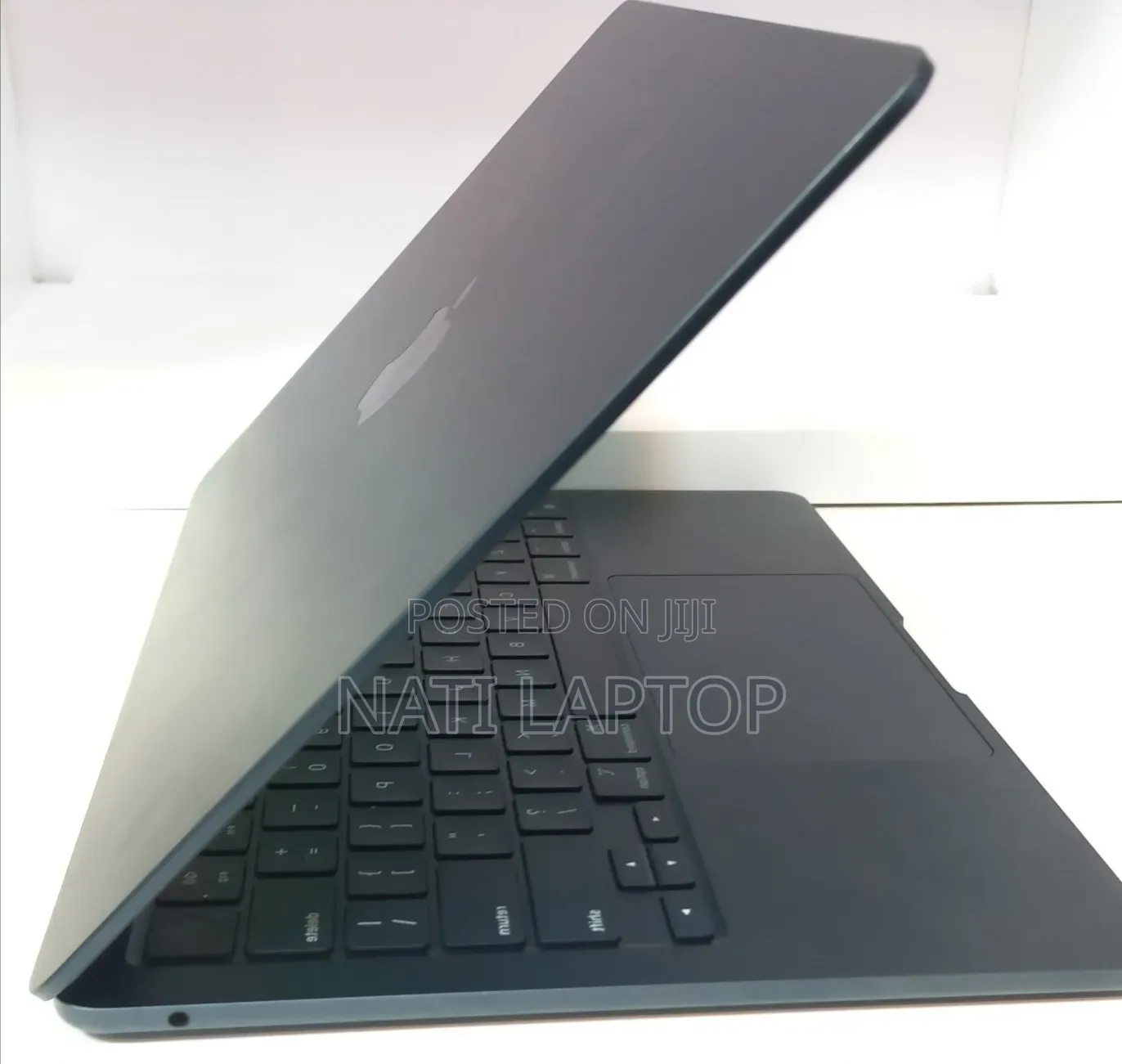 New Laptop Apple MacBook Air 2022 M2 8GB Apple M2 SSD 256GB