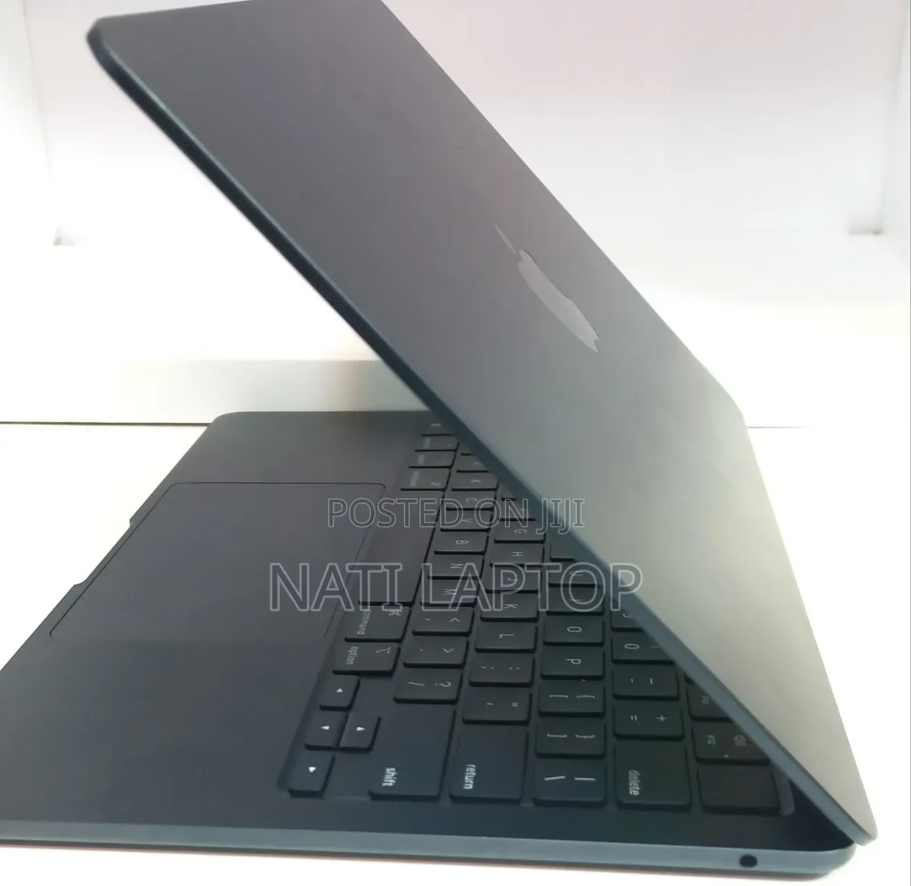 New Laptop Apple MacBook Air 2022 M2 8GB Apple M2 SSD 256GB