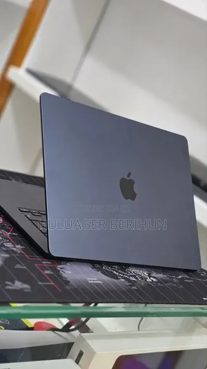 New Laptop Apple MacBook Air 2025 M4 16GB Apple M4 SSD 256GB