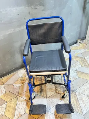 ለዕለታዊ እንክብካቤ ምርጥ ኮሞድ ዊልቸር — Premium Commode Wheelchair for Daily Care
