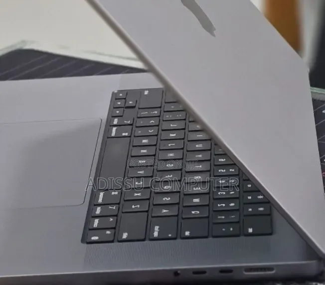 New Laptop Apple MacBook Pro 2023 M2 16GB Intel Core M2 SSD 512GB
